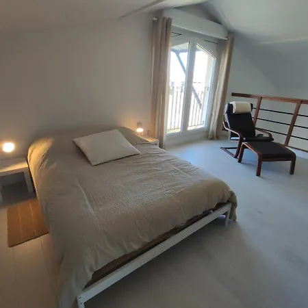 Appartement Duplex Moderne, Chaleureux Au Calme A Toison D'or